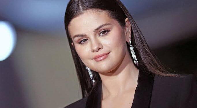 Selena Gomez Denies Breakup Rumors with Boyfriend, Benny Blanco