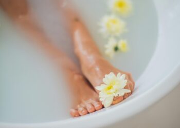 Cracked Heels: Causes, Symptoms, and Effective Treatments