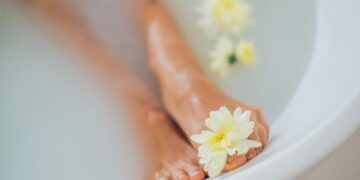 Cracked Heels: Causes, Symptoms, and Effective Treatments