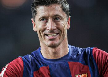 Lewandowski Brace Sends Barcelona Flying to 4-0 El Clásico Rout