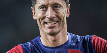Lewandowski Brace Sends Barcelona Flying to 4-0 El Clásico Rout