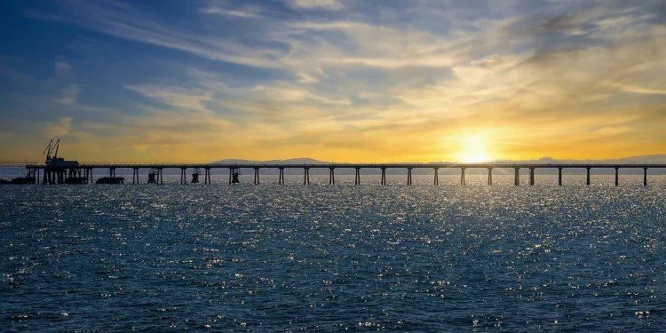 Shell Oil Pipeline Leak Contaminates Singapore Waters