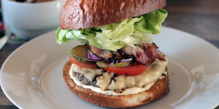 Fast-Food Chains Remove Onions After McDonald’s E. Coli Scare