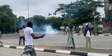 Nigerian Police Shoot #FearlessInOctober Protesters With Teargas, Live Ammunition