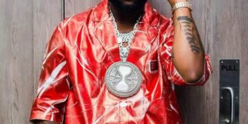 Pastor Tobi Spotted Grooving with Davido in a London Club