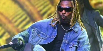 Nigerian Singer Exchanges Blows with His Bodyguard on Stage