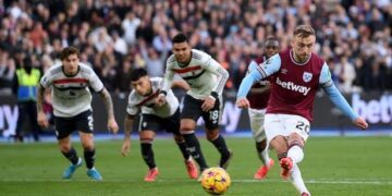 Late Bowen Penalty Seals 2-1 Win as West Ham Stuns Manchester United