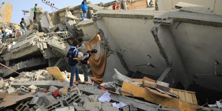 Israeli Strikes Trap Thousands in Gaza’s Jabalia Camp