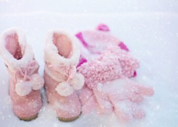 Displaced Gazans Craft Winter Wear from Blankets