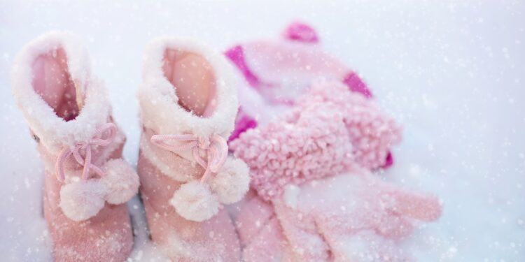 Displaced Gazans Craft Winter Wear from Blankets