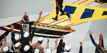 Curry Steals the Show as Warriors Edge Mavericks in NBA Cup Opener