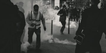 Protesters Defy Pakistan Authorities, Demand Release of Imran Khan