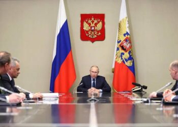 Russia’s Economy on Brink of Crisis Amid Bond Market Volatility