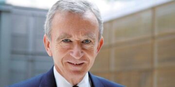 Bernard Arnault to Give Testimony in France Spy Trial