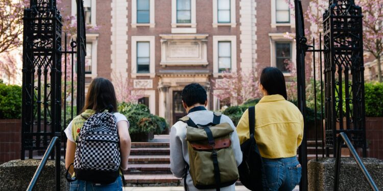 University Tuition Fees To Increase to £9,535 in England by 2025