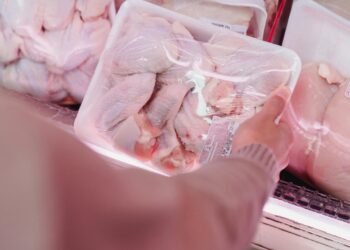 Supermarket Withdraws Chicken Wings From Store Shelves over Bacteria Scare