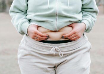 Pannus Stomach: Symptoms, Complications, and Causes