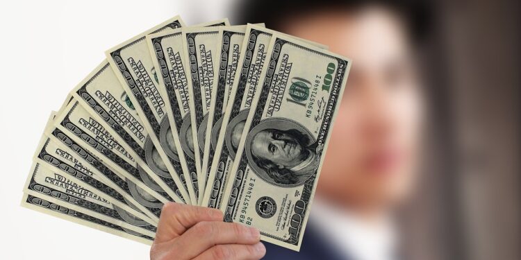 Naira Strengthens Against Dollar as Sellers Struggle to Find Buyers