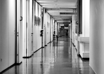 Medical Staff Struggles to Evacuate Gaza Hospital Amid Evacuation Order