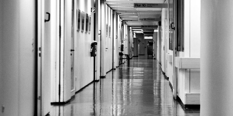 Medical Staff Struggles to Evacuate Gaza Hospital Amid Evacuation Order