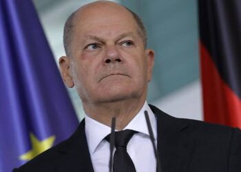 German Chancellor Olaf Scholz on Brink of Losing Confidence Vote