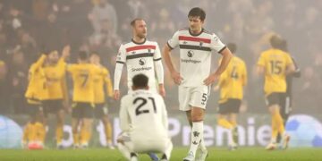 Wolves Pick Up 2-0 Win Over 10-Man Manchester United