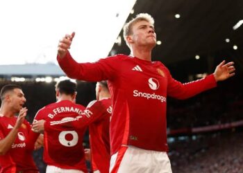 Højlund shines as Manchester United seals comeback win over Viktoria Plzeň