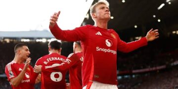 Højlund shines as Manchester United seals comeback win over Viktoria Plzeň
