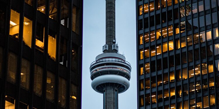 Canadian Premiers Call for Strong Response to Trump’s Tariff Threat