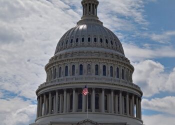 US Senate Funds Bill Passes; Averts Shutdown