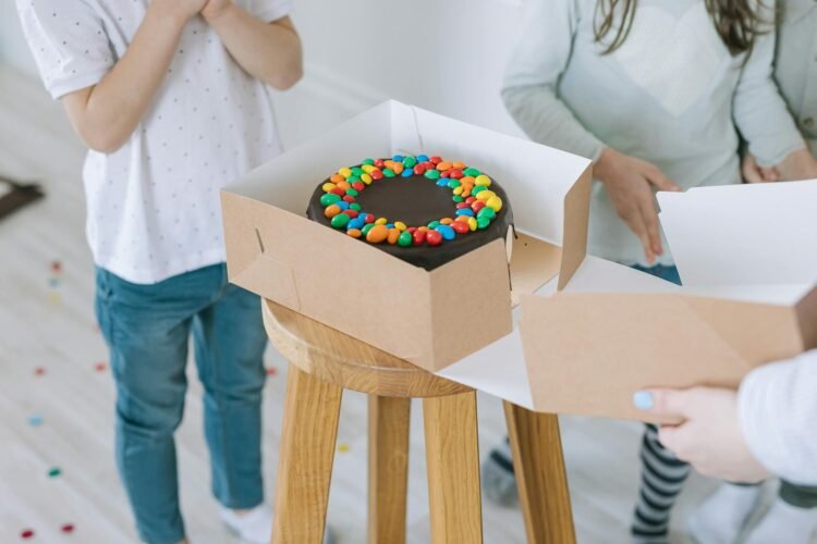 How to Transport A Cake Without Smudging It?