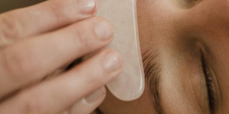 The Ultimate Guide to Doing a Gua Sha Facial the Right Way