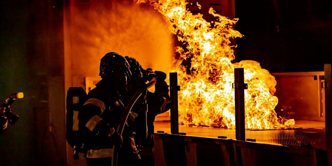 Nightmare in Los Angeles as Out of Control Wildfire Kills 5