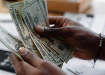 Dollar Holds at ₦1,635, Euro and Pounds Surge in Black Market