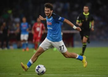 PSG signs Khvicha Kvaratskhelia, for €70M from Napoli