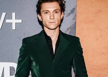 Zendaya Sets Off Engagement Rumors with Diamond Ring at Golden Globes