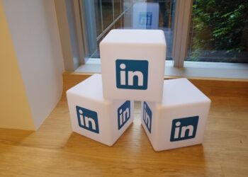 LinkedIn Lawsuit: Users Accuse Platform of Misusing Private Messages for AI Training