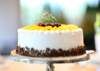 How to Transport A Cake Without Smudging It?
