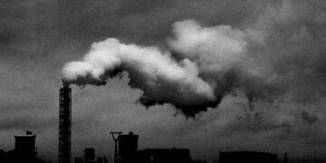 Smog Crisis: Severe Air Pollution Disrupts Travel Across Delhi