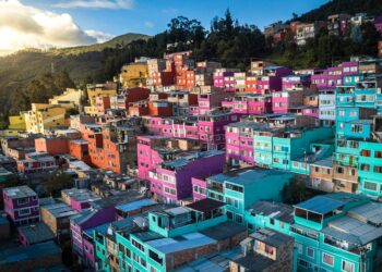 Trump Imposes Tariffs on Colombia Over Migrant Dispute