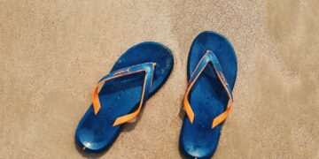 Nine Beaches Closed in Sydney Due to Strange Ball-Shaped Debris