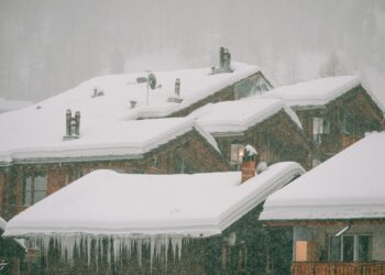 Severe Snow and Flooding Wreak Havoc on UK Travel