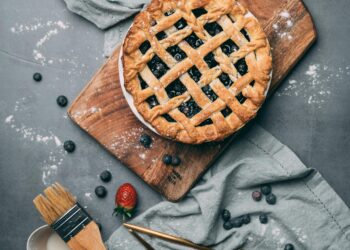 How To Take A Pie Out of The Metal Dish Without Damaging It 