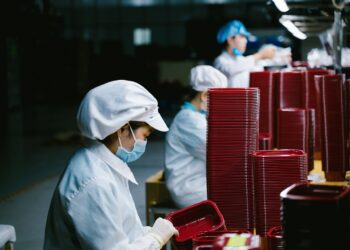 Asia’s Factories End 2024 on Weak Note Amid Trump-Era Trade Risks