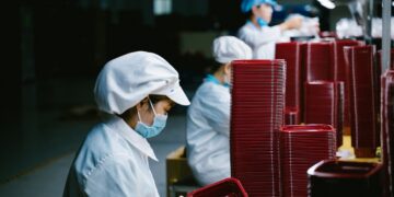 Asia’s Factories End 2024 on Weak Note Amid Trump-Era Trade Risks
