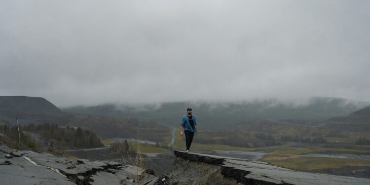 Greece Unveils Financial Aid and Support Measures for Santorini Earthquake Workers