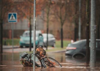 US Floods and Heavy Rain Leave at Least 10 Dead