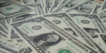 Naira Gains as Dollar Fall to ₦1,490 Euro and Pounds Strengthen – Feb 21 Update