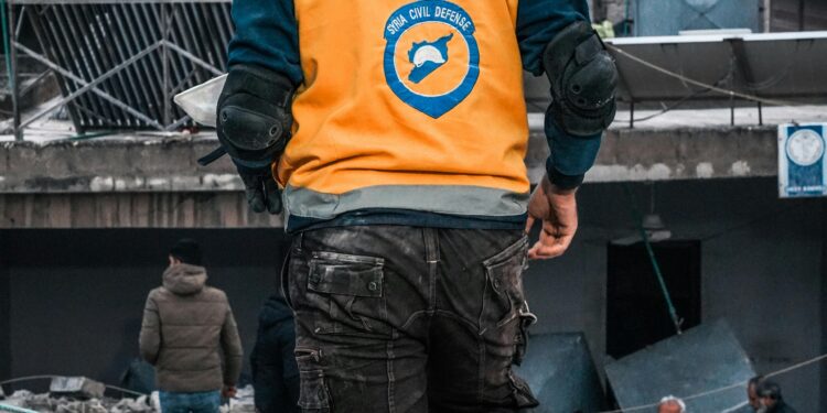 Continuous Quakes Rock Santorini: Schools Shut, Flights Surge Amid Travel Chaos