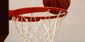 Curry Scores 56 Points as Warriors Slip Past Magic in Thriller